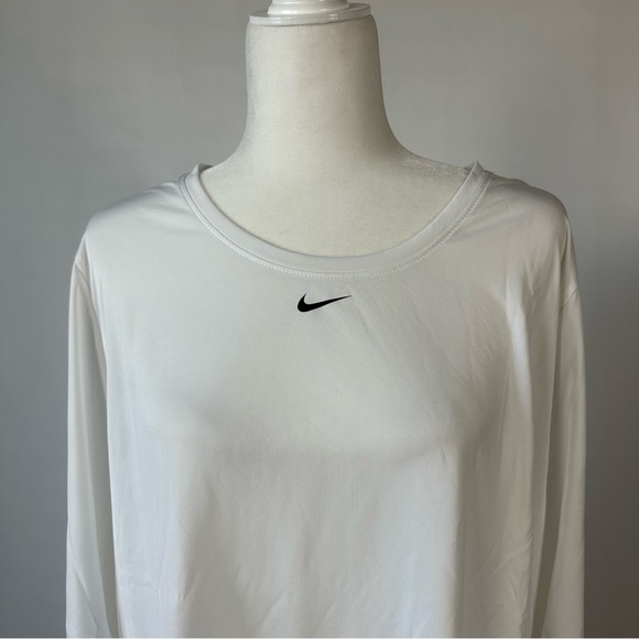 Nike Plus DF One Long Sleeve T-Shirt - Picture 3 of 5
